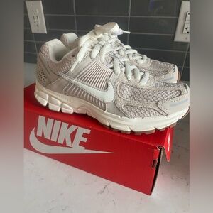 🤎 Nike Vomero Light Orewood Brown / Sail Size 7 Womens